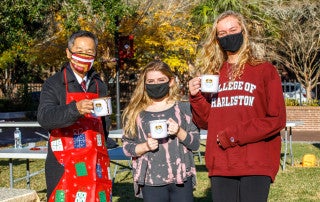 Students joined President Hsu for the Cougar Countdown Holiday Make and Bake " Cake in a Mug" event on River's Green, Tuesday, December 8, 2020.