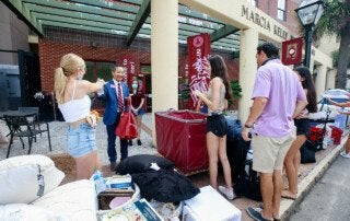 students moving into the college of charleston