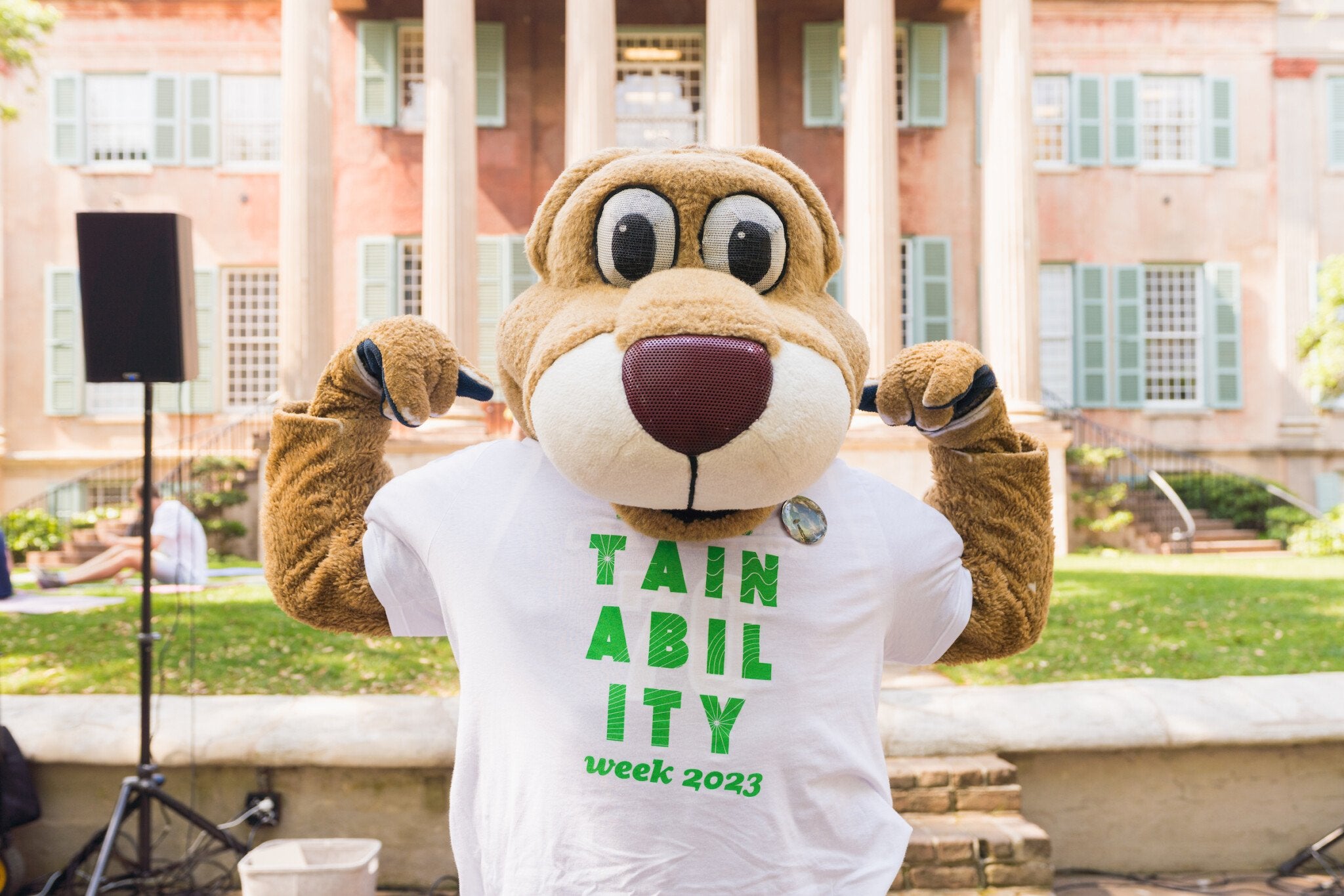 Clyde shows off sustainability tee shirt