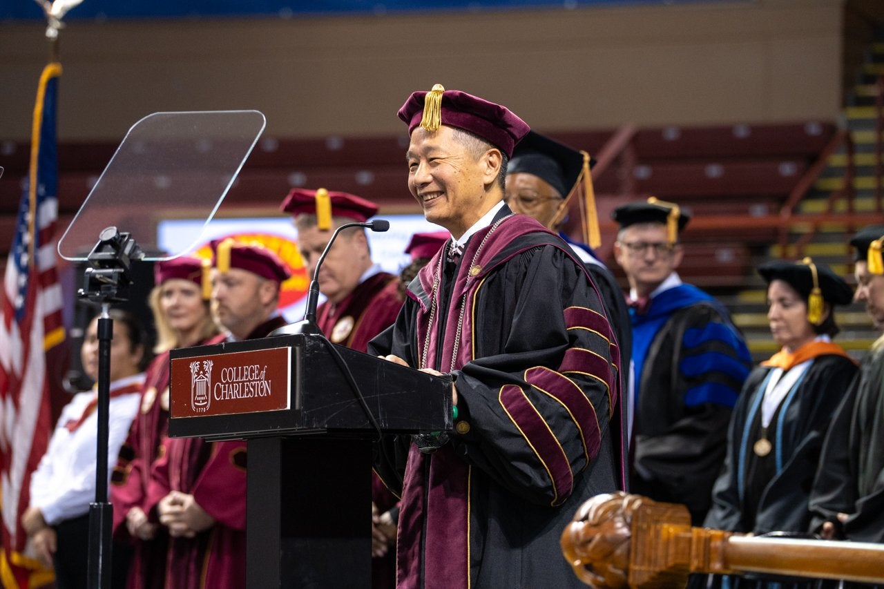 President Hsu makes remarks at winter commencement