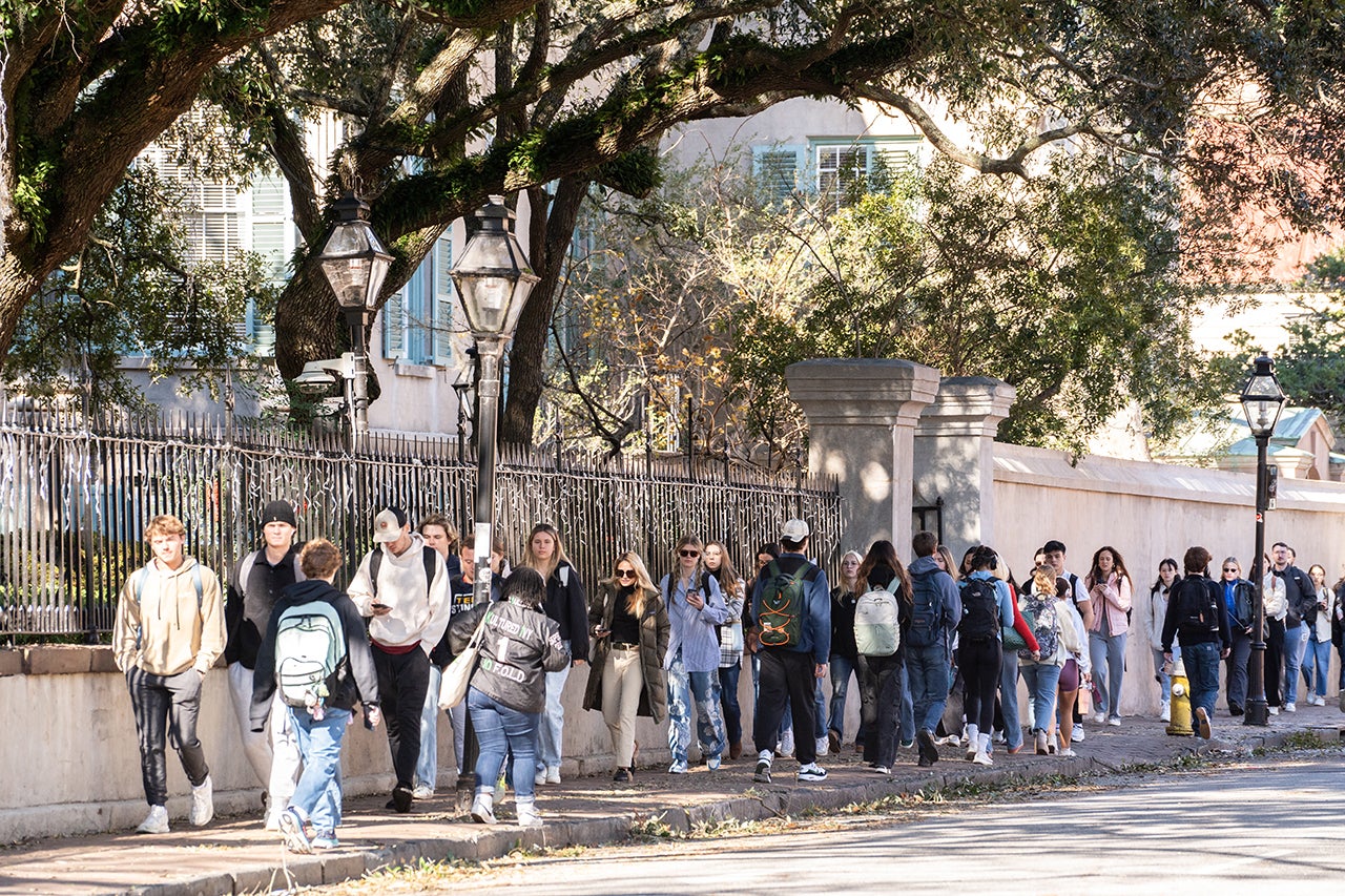 large groups of students walk to their first day of classes after winter break